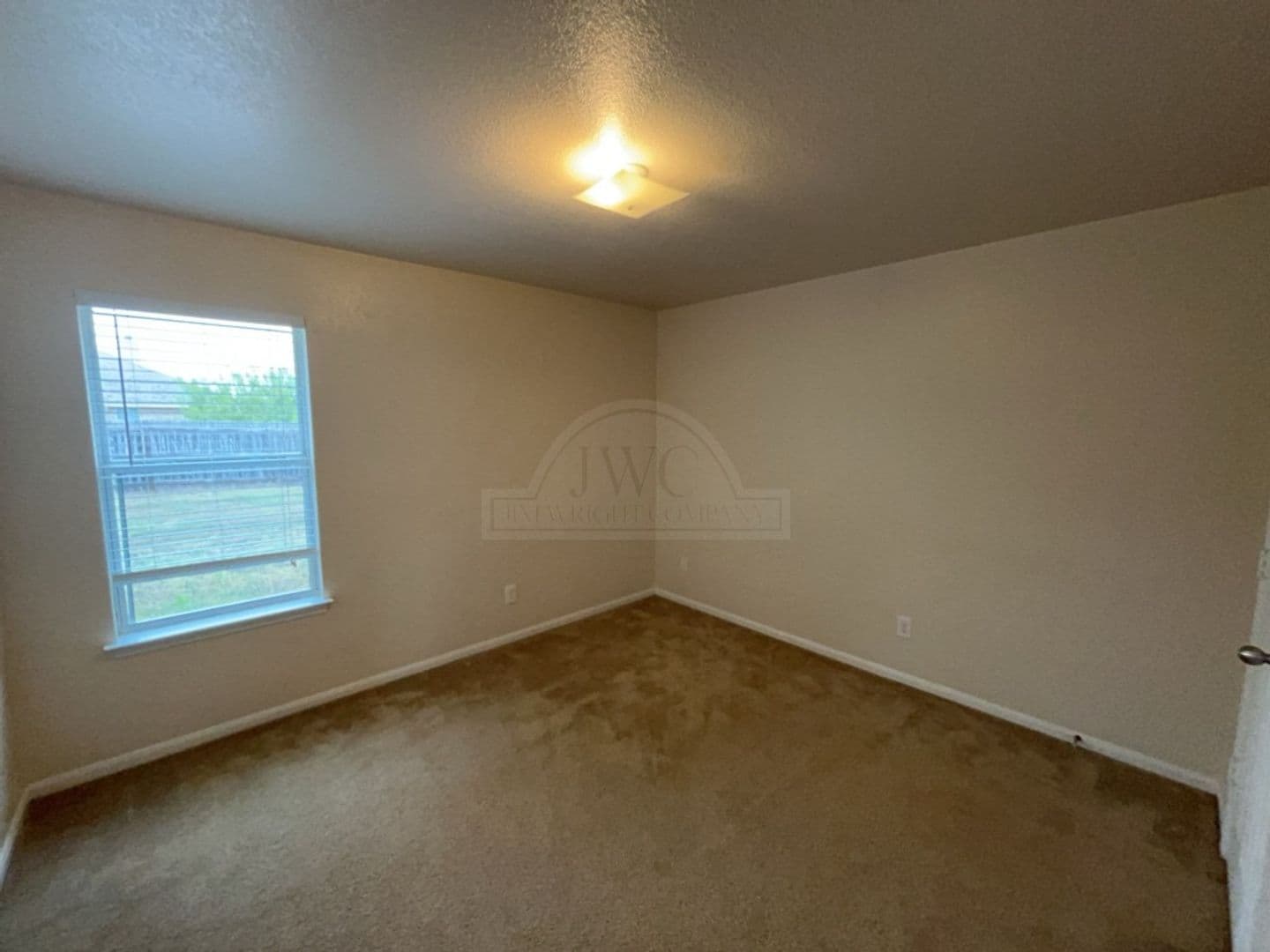 Killeen House: 303 Leo Ln