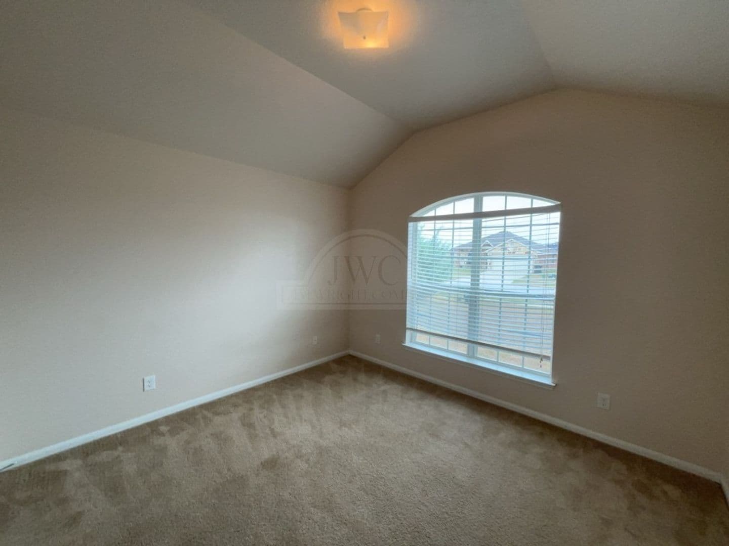 Killeen House: 303 Leo Ln