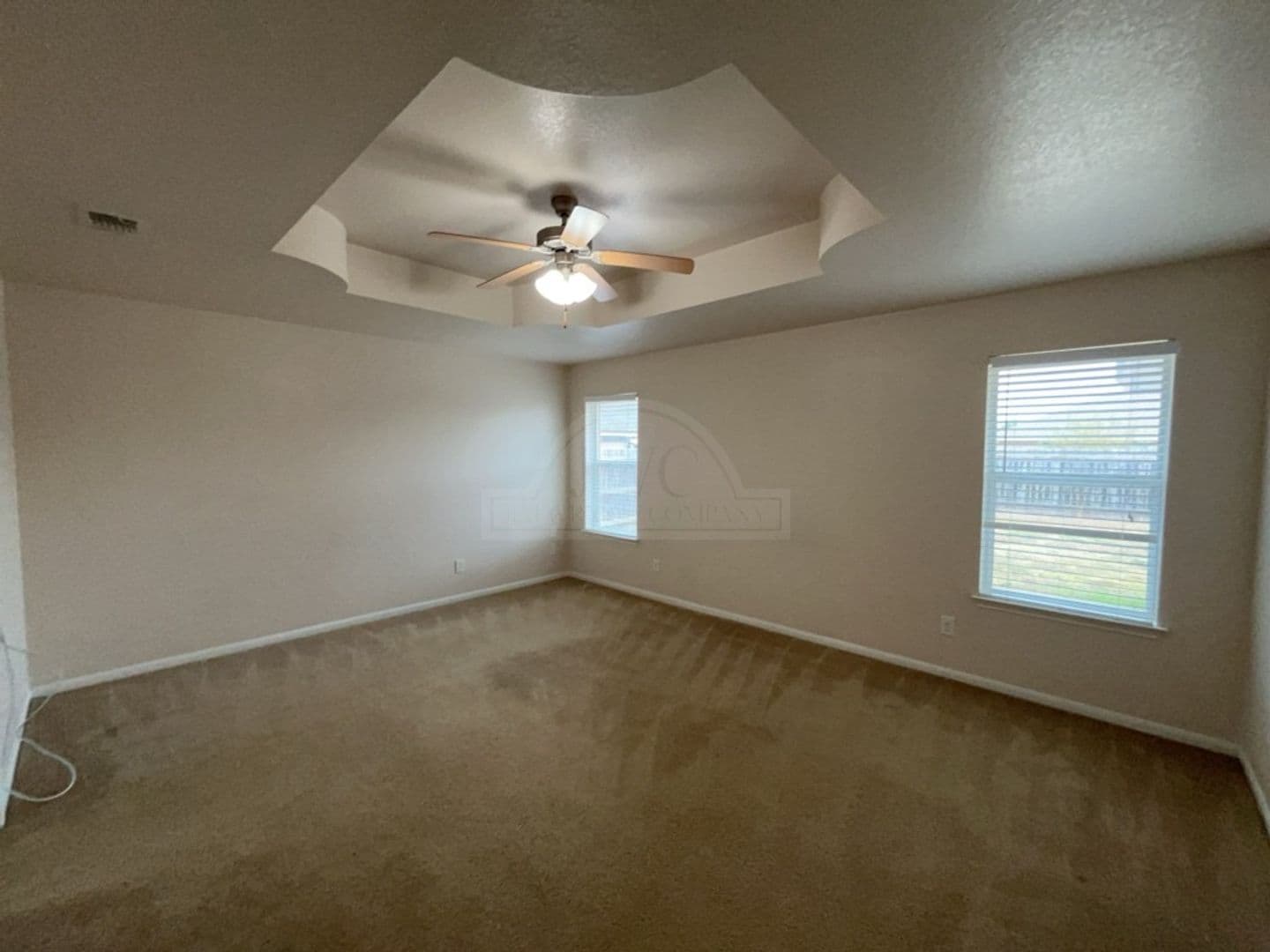 Killeen House: 303 Leo Ln