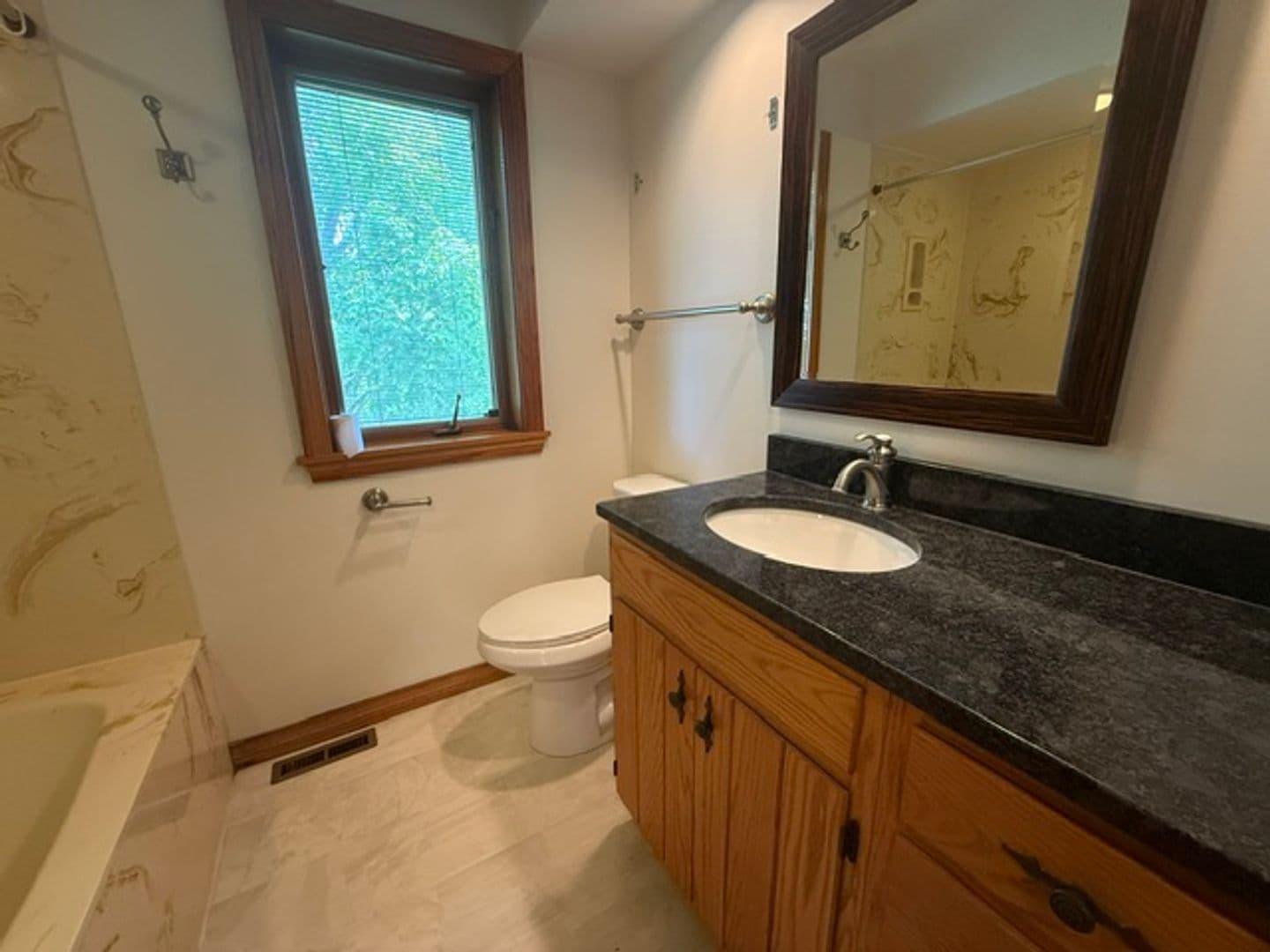 Urbana Apartment: 3202 Chatham Dr