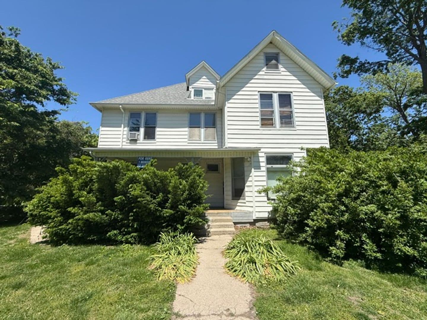 Urbana Apartment: 802 W Illinois