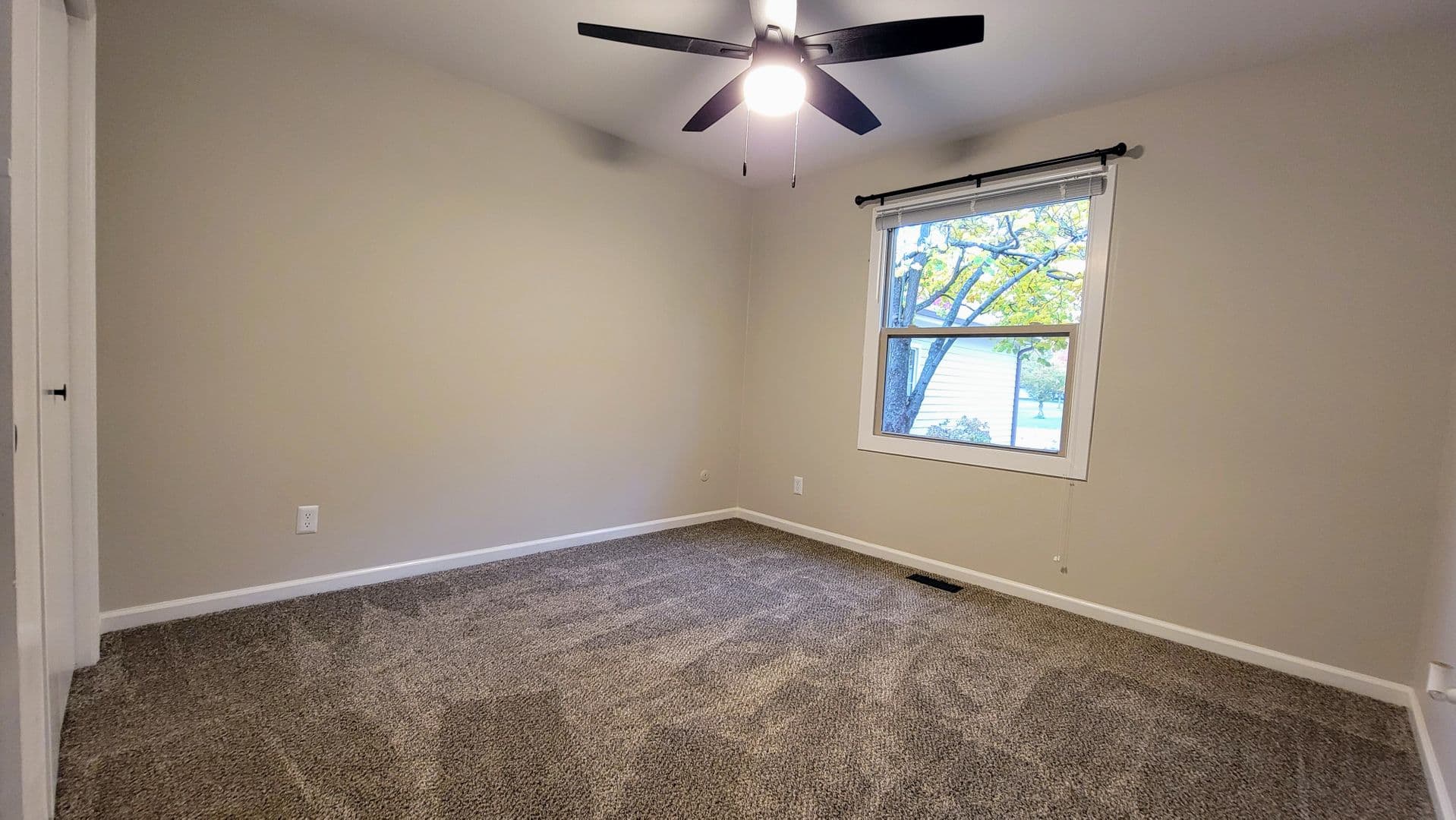 Champaign Condo: 1601 Coventry Dr. Apt. #B