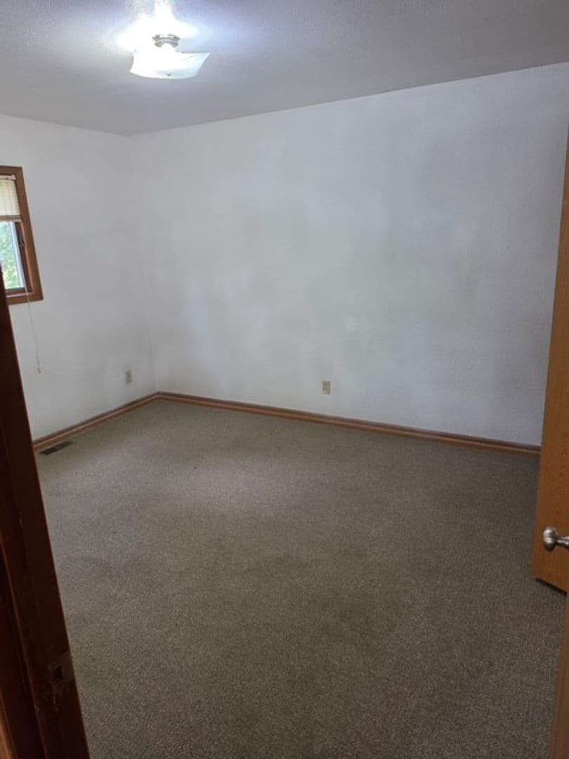 Charleston Apartment: 6th St