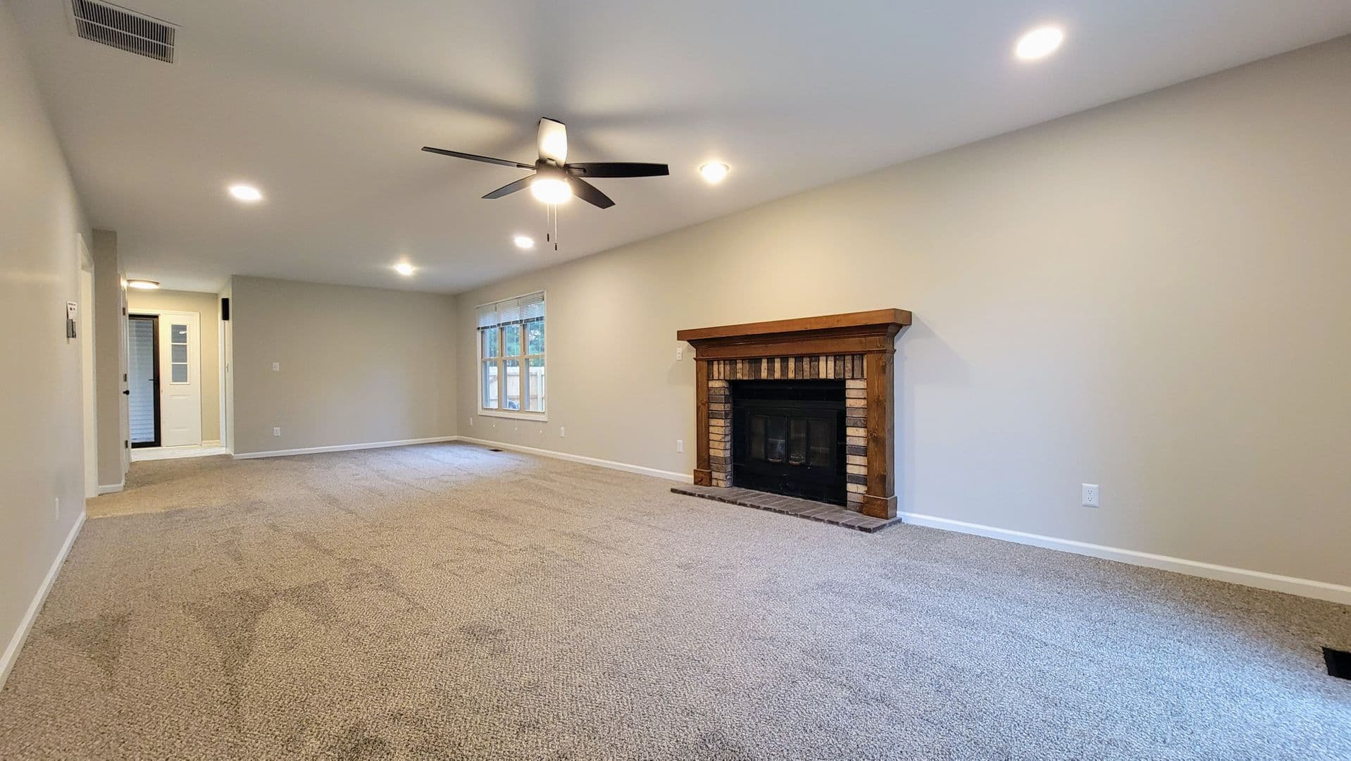 Champaign Condo: 1601 Coventry Dr. Apt. #B