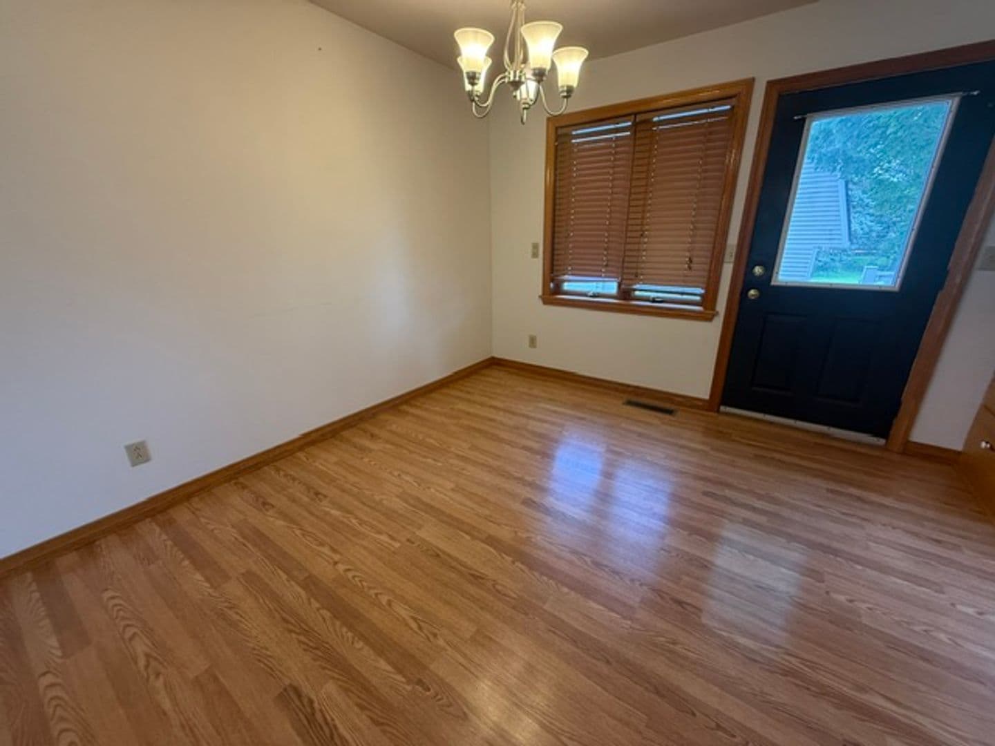 Urbana Apartment: 3202 Chatham Dr