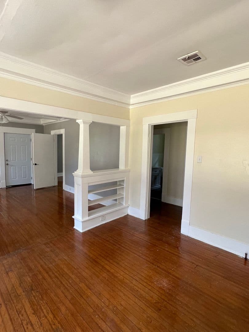 Shreveport House: 1025 Foster St