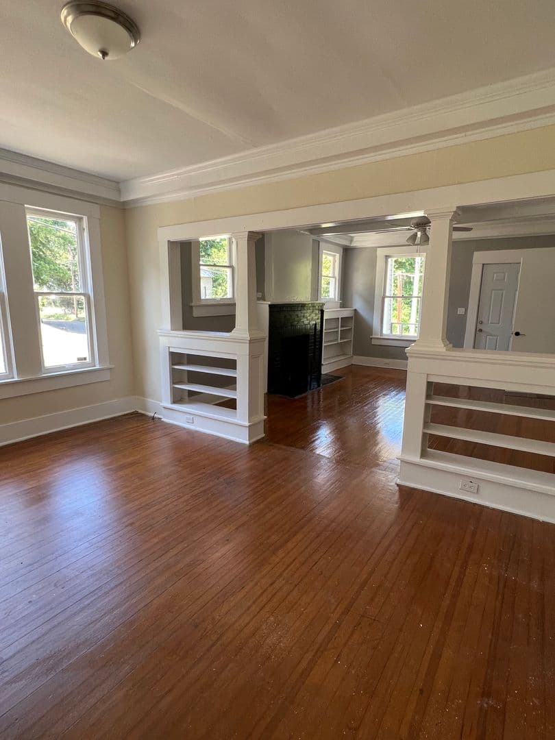Shreveport House: 1025 Foster St