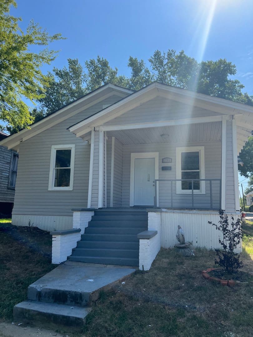 Shreveport House: 1025 Foster St