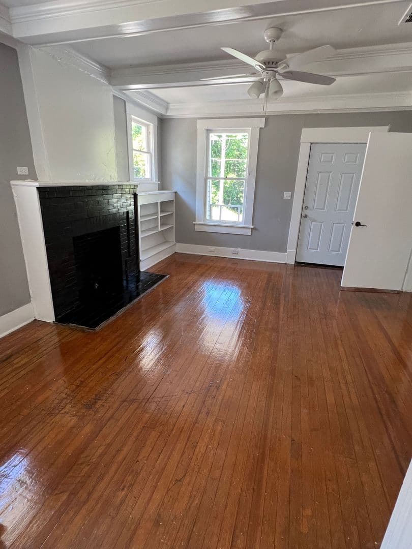 Shreveport House: 1025 Foster St