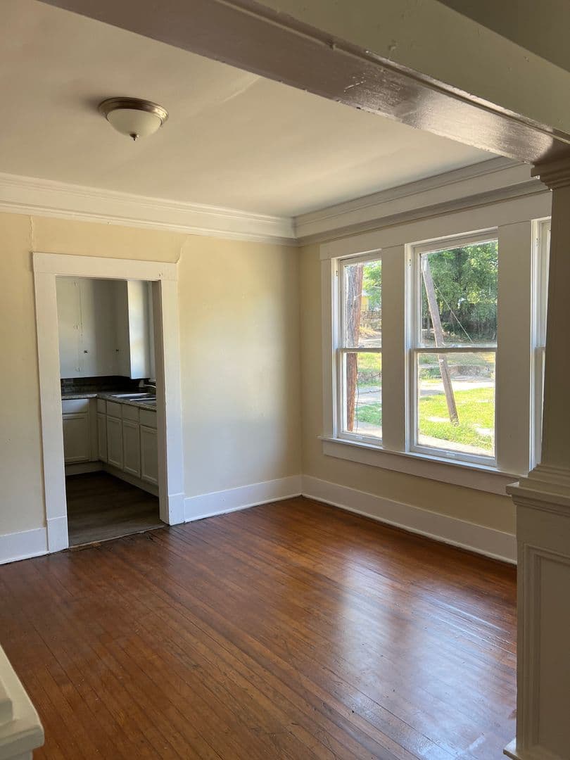 Shreveport House: 1025 Foster St