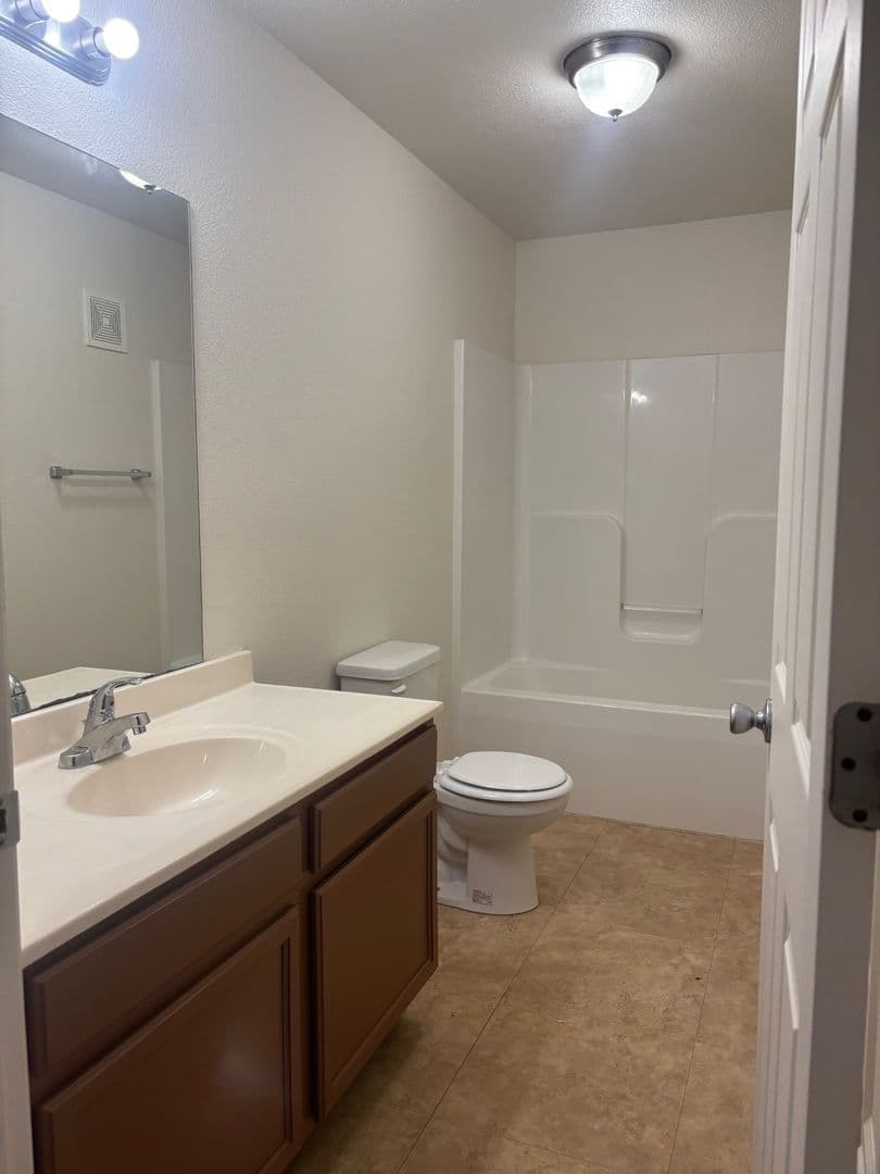 Evansville Apartment: 1952 Colts Lane