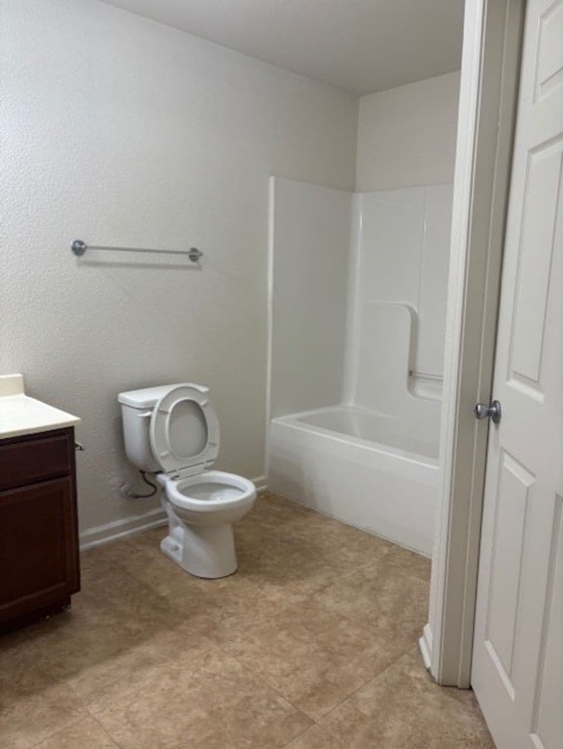 Evansville Apartment: 1952 Colts Lane
