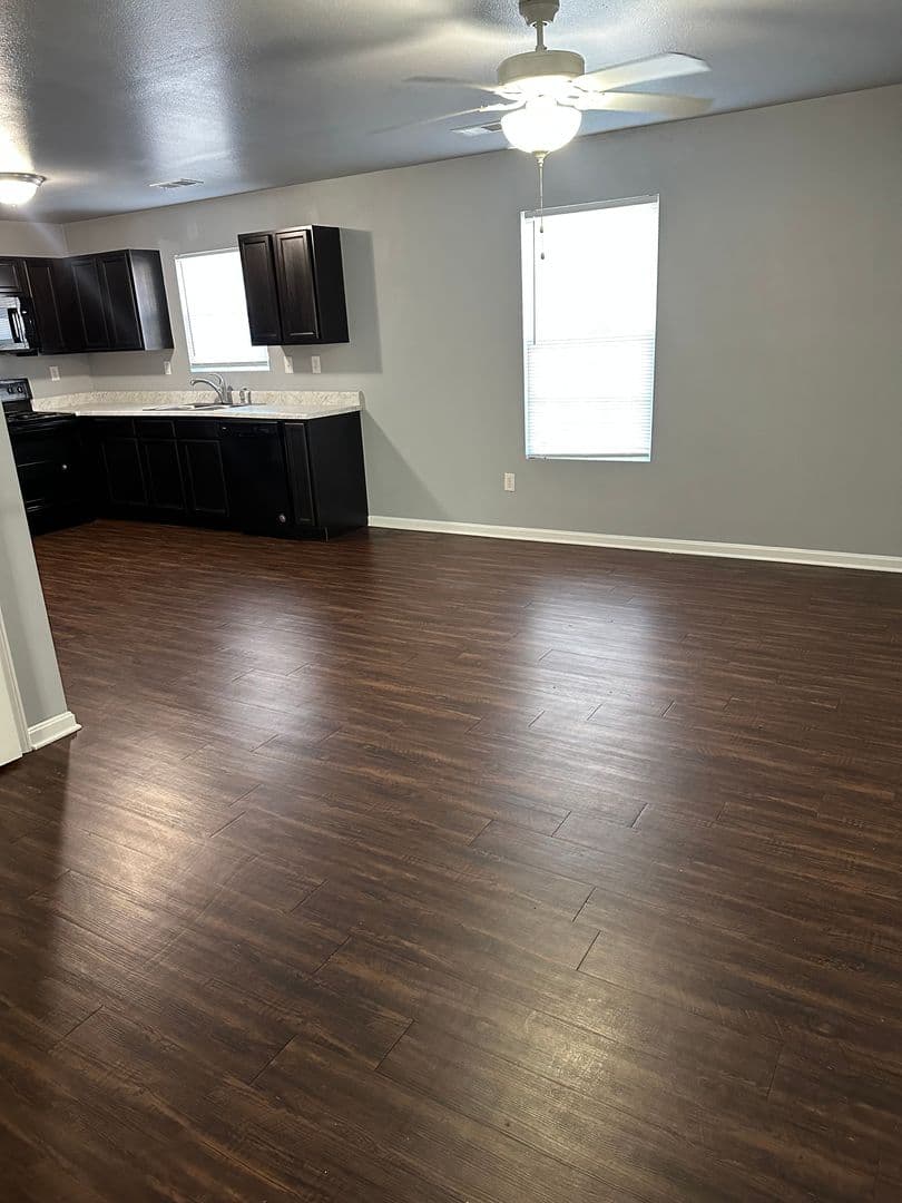 Fort Branch Apartment: 48 W 800 S