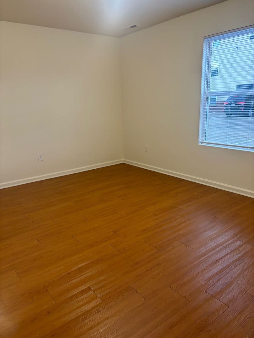 Evansville Apartment: 1952 Colts Lane