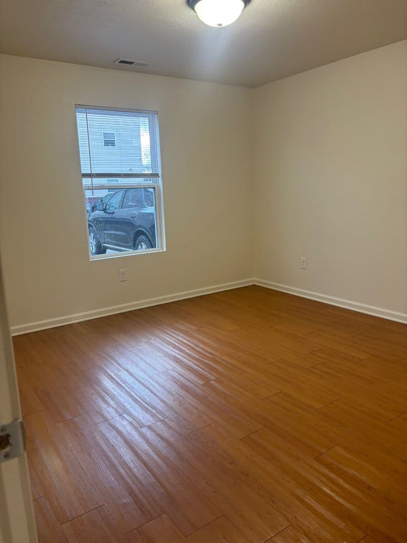 Evansville Apartment: 1952 Colts Lane
