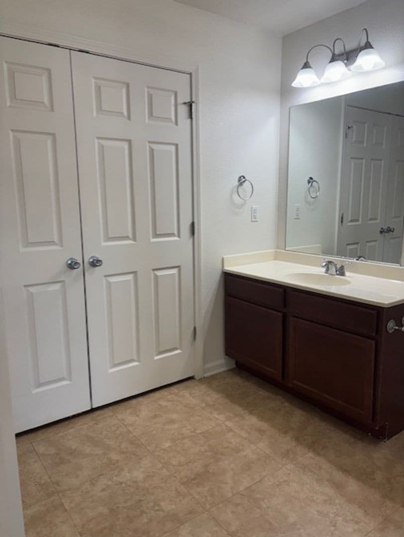 Evansville Apartment: 1952 Colts Lane
