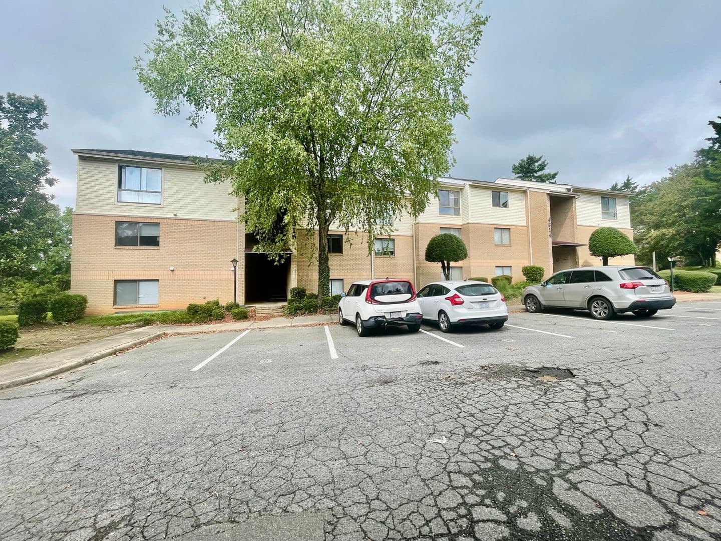 Charlotte Condo: 4816 Spring Lake Dr