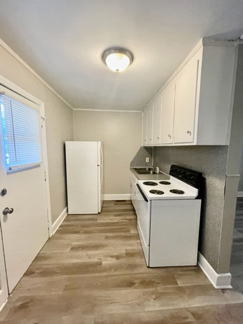 Charlotte Apartment: 4503-A Lochleven St
