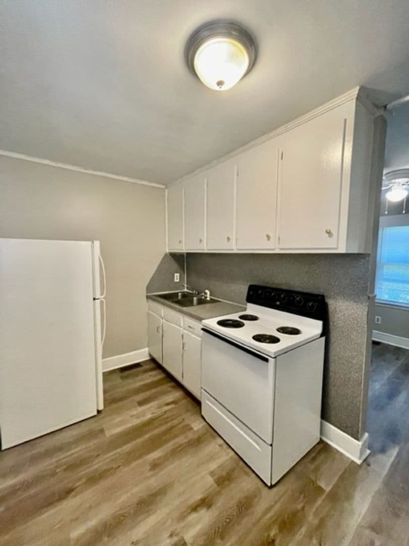 Charlotte Apartment: 4503-A Lochleven St