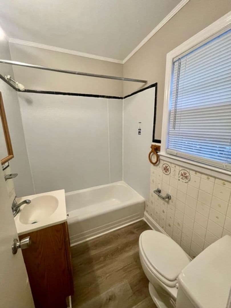 Charlotte Apartment: 4503-A Lochleven St