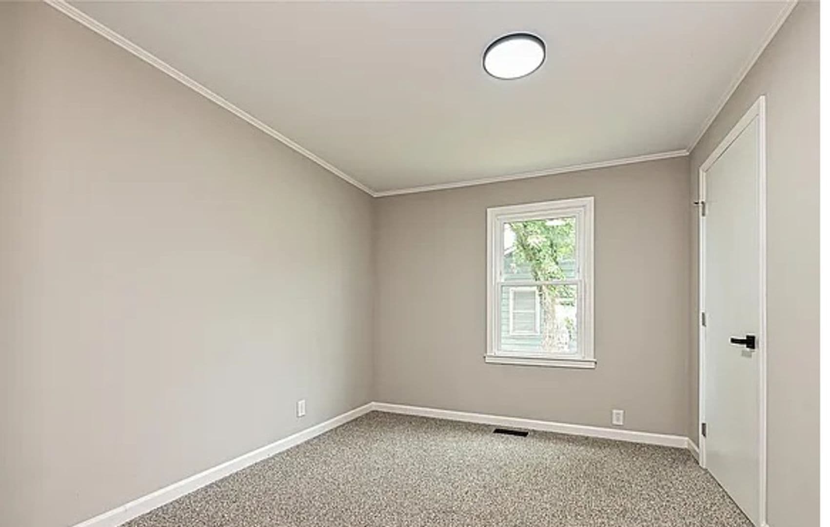 Lincolnton House: 225 Charlesvoix Ave
