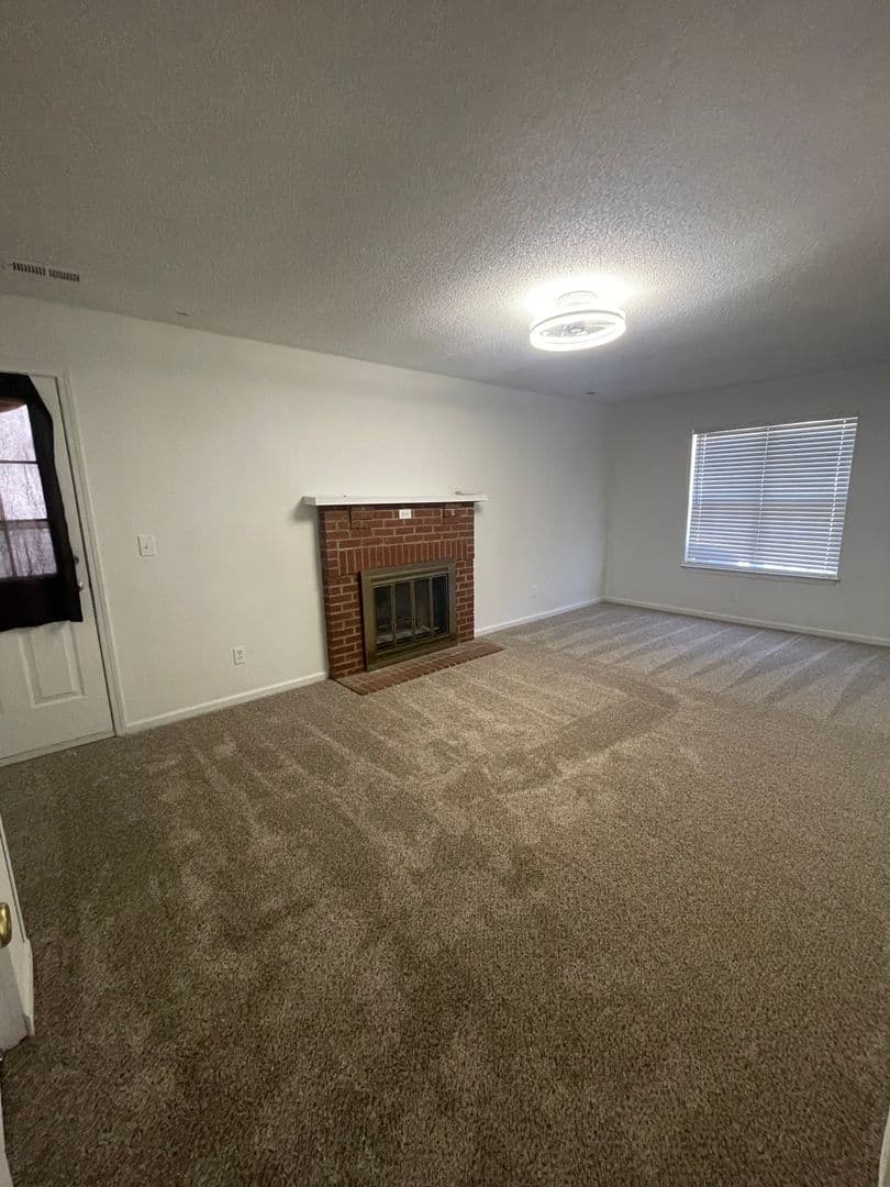 Pineville House: 1614 Dendy Lane