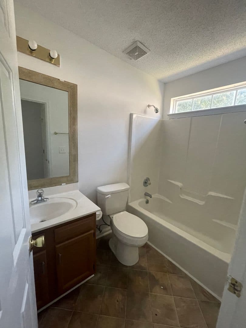 Pineville House: 1614 Dendy Lane