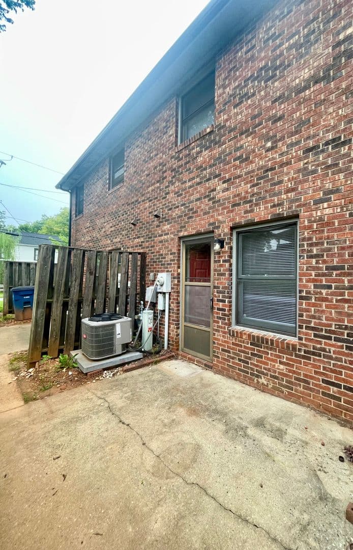 Statesville Townhome: 260 Kelly St