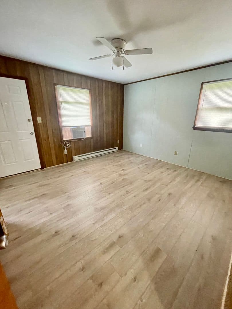 Dallas House: 201 East Webb Street