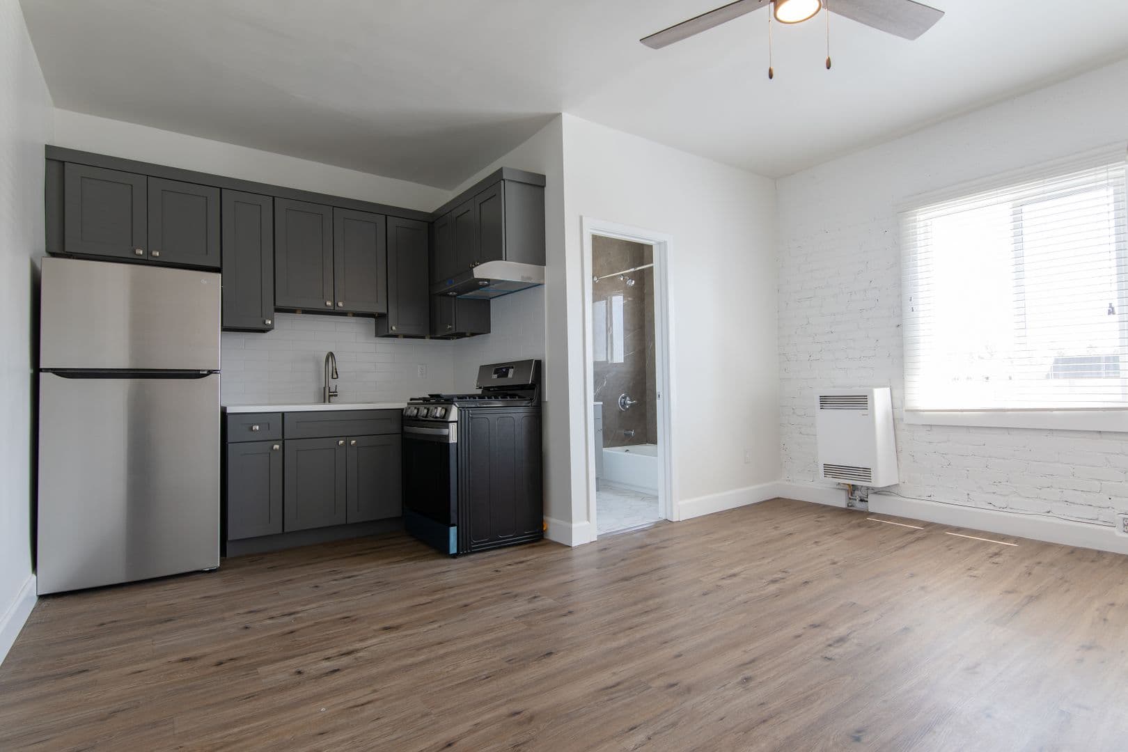 Los Angeles Apartment: 260 S Mariposa