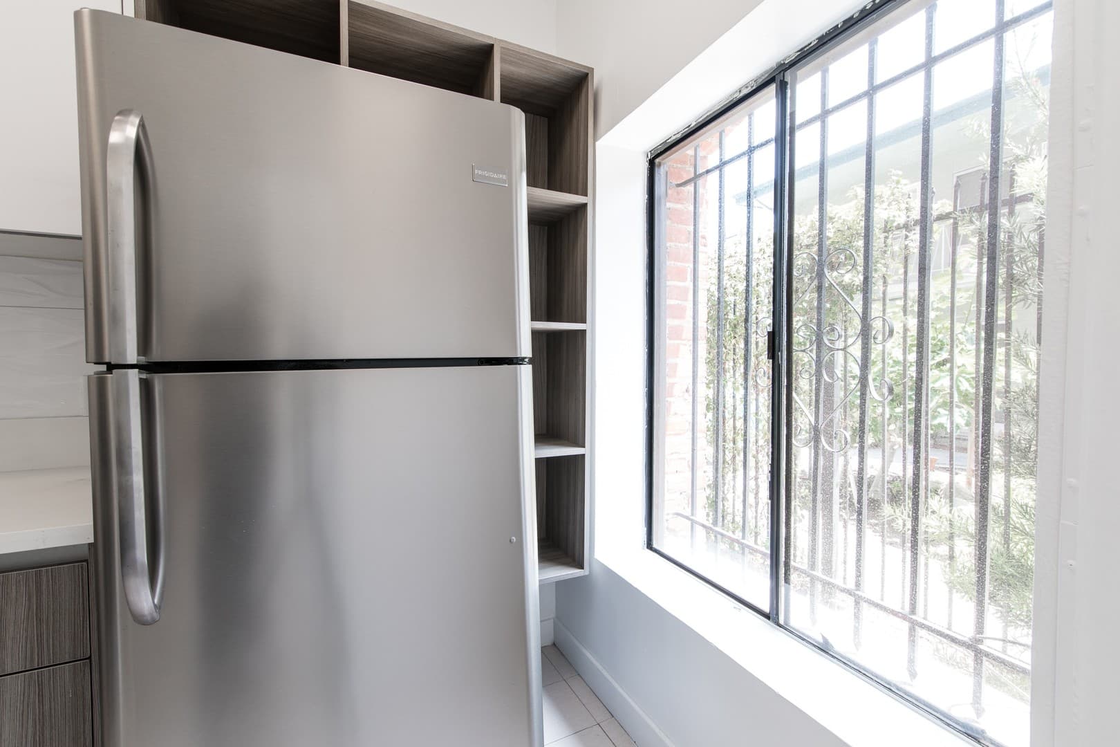 Los Angeles Apartment: 932 Irolo Sreet