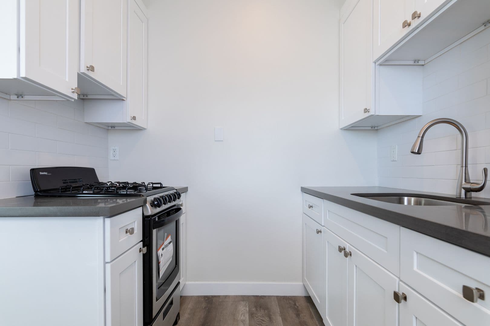 Los Angeles Apartment: 200 S Kenmore Ave