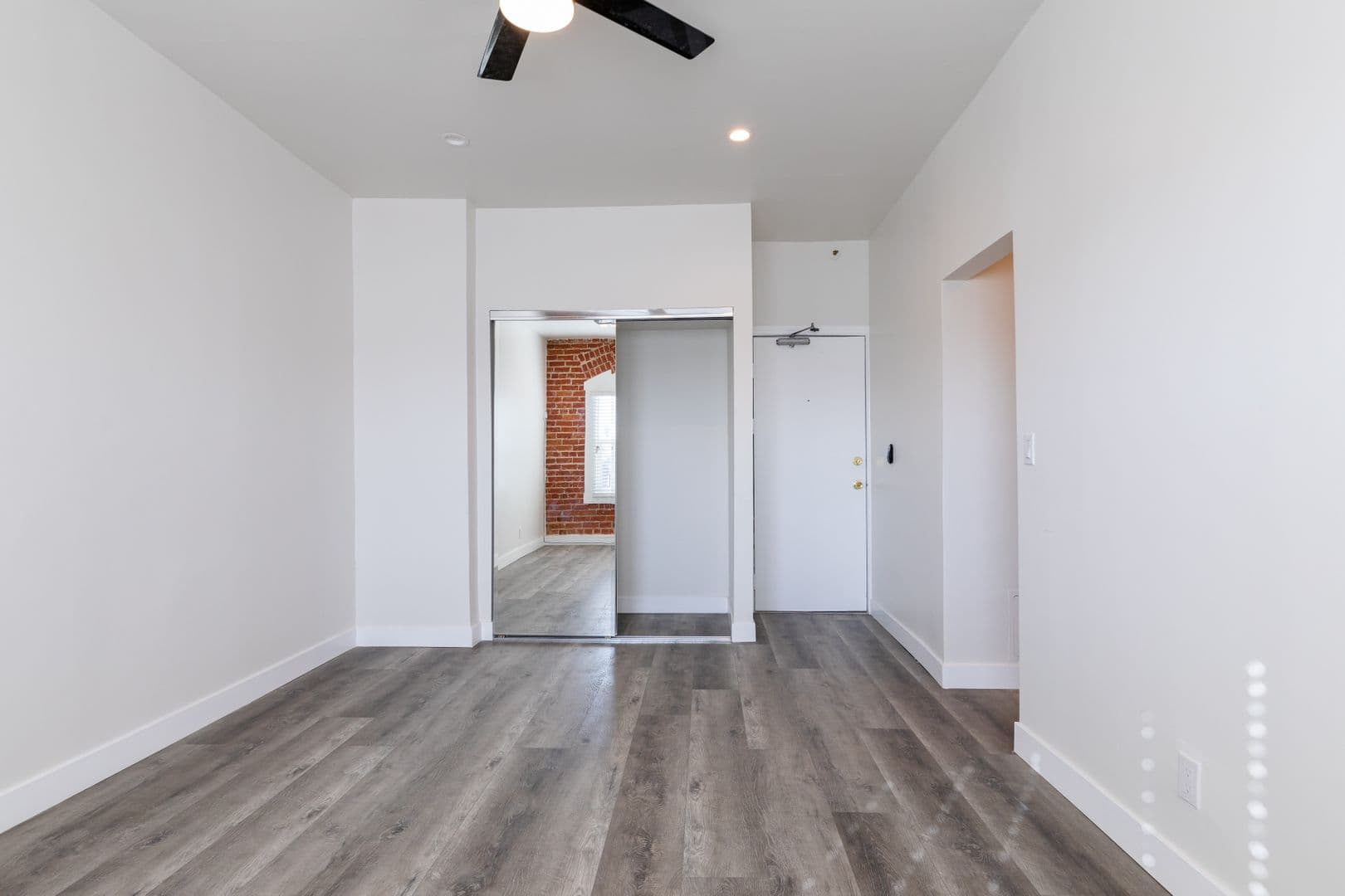 Los Angeles Apartment: 200 S Kenmore Ave