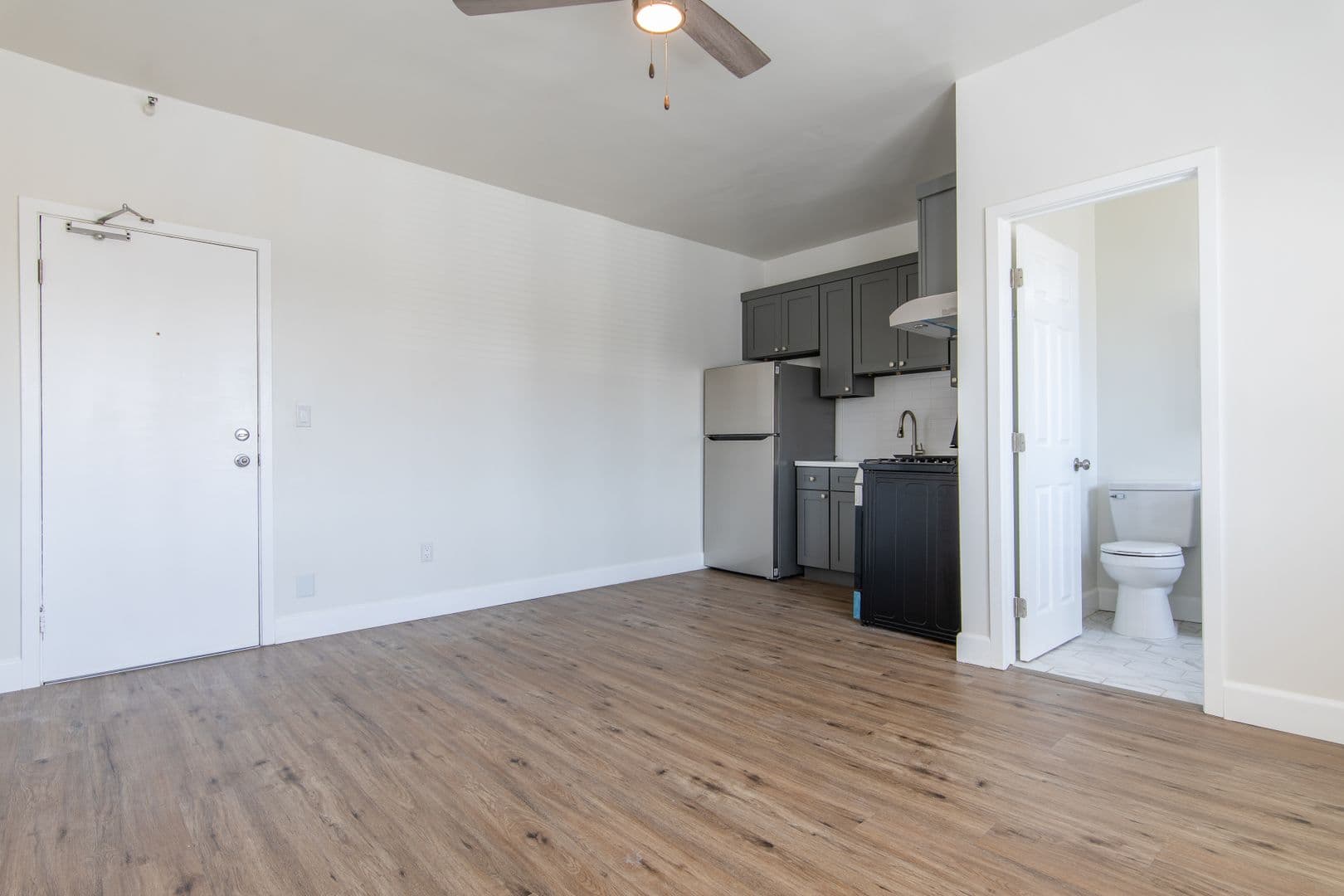 Los Angeles Apartment: 260 S Mariposa