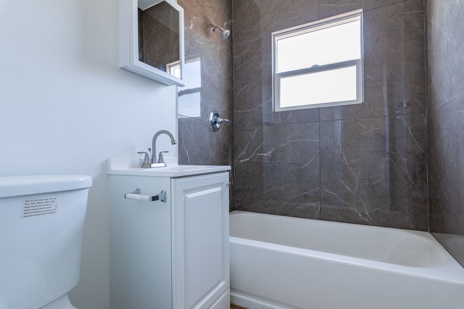 Los Angeles Apartment: 915 S Kenmore Ave