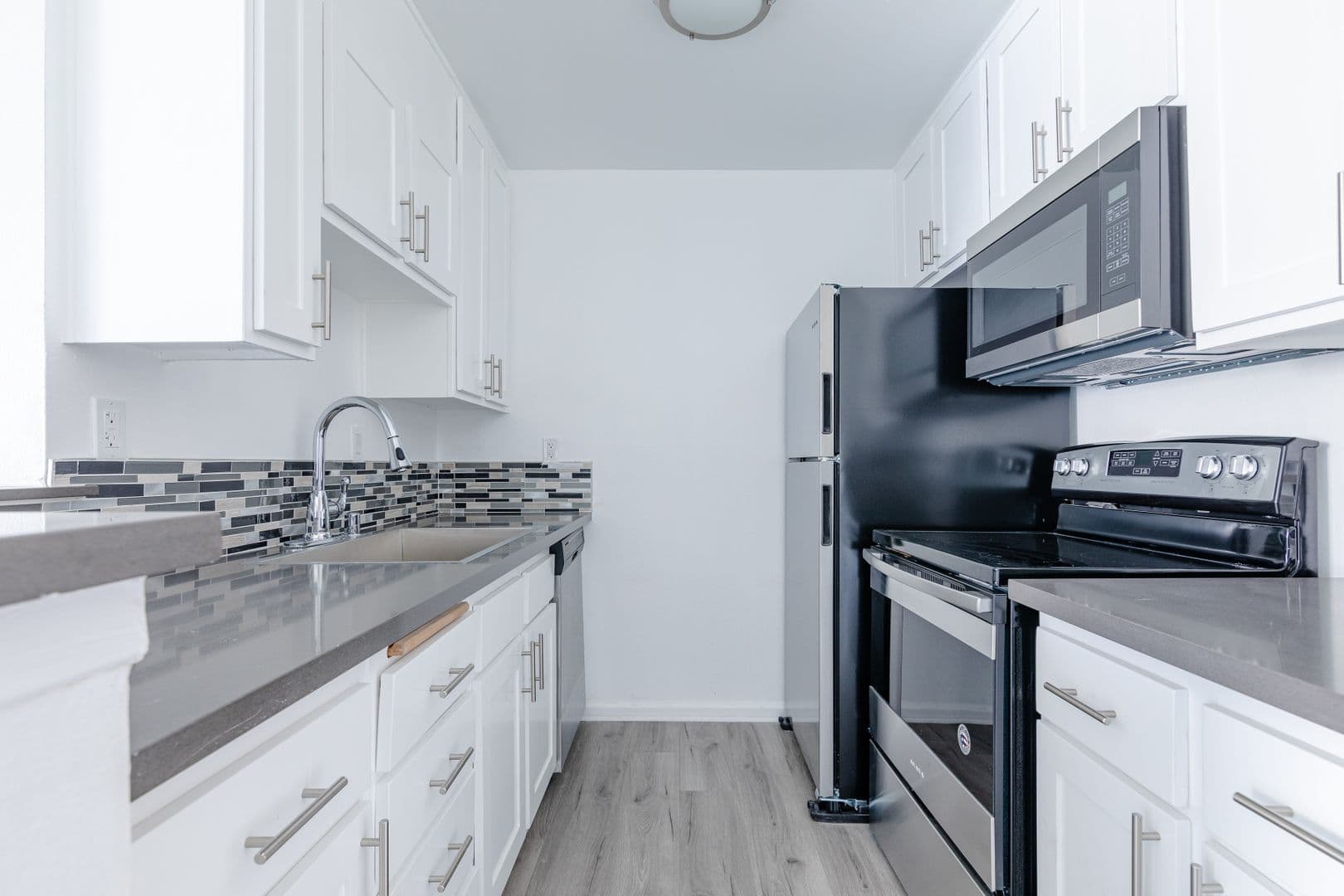 Los Angeles Apartment: 300 W Ave. 37