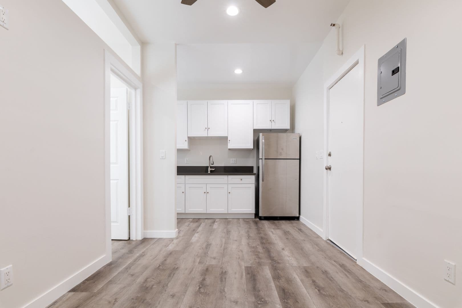 Los Angeles Apartment: 2025 E 4th Street