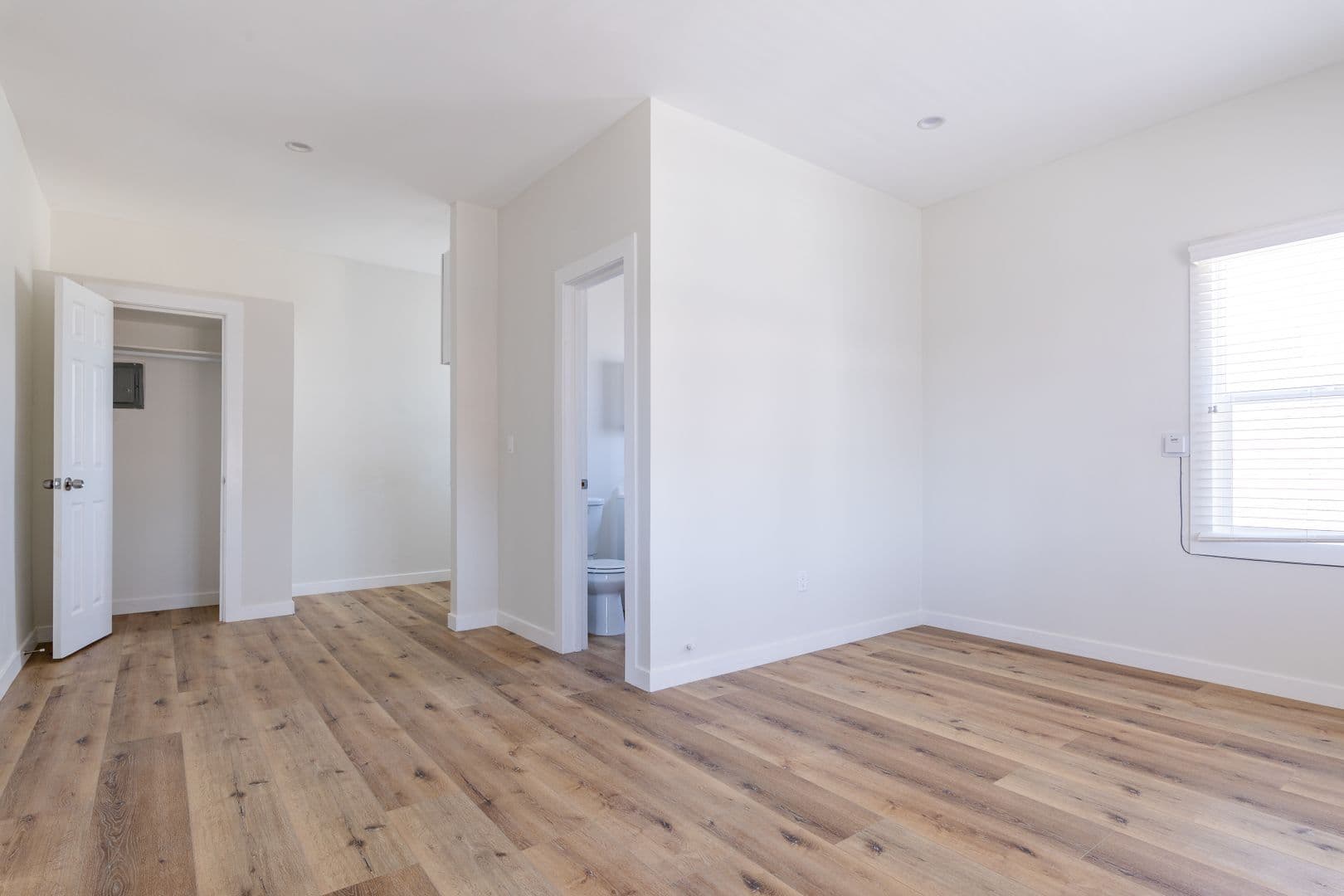 Los Angeles Apartment: 915 S Kenmore Ave