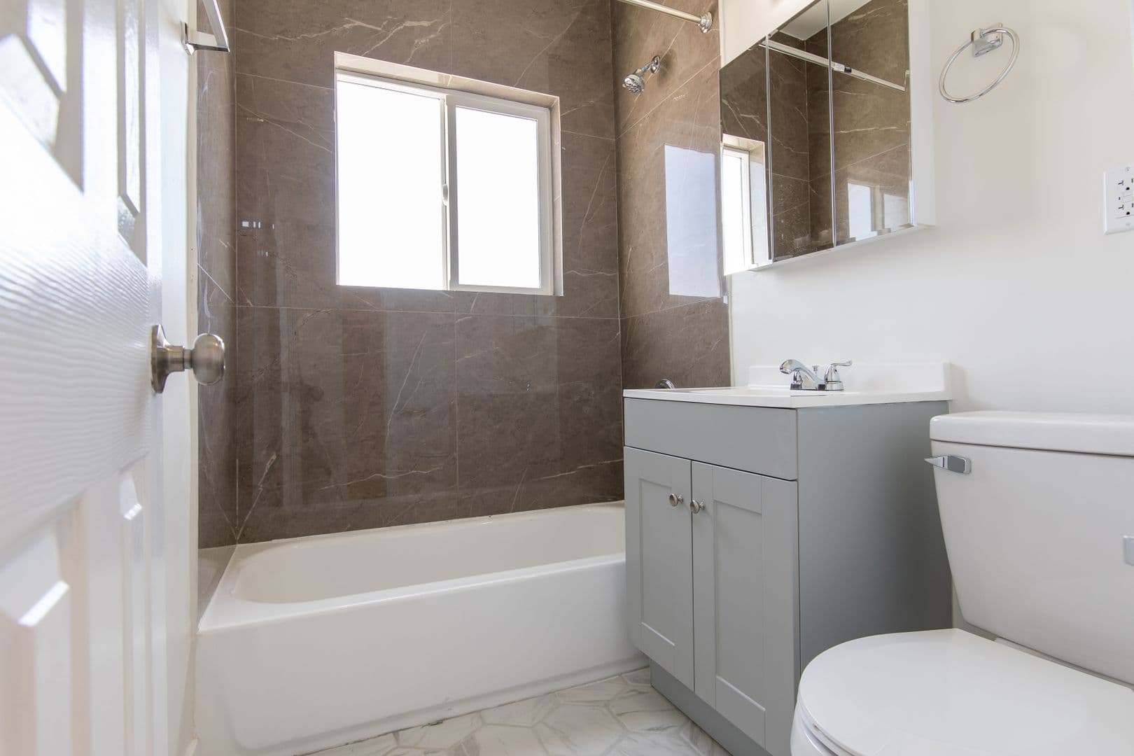 Los Angeles Apartment: 260 S Mariposa