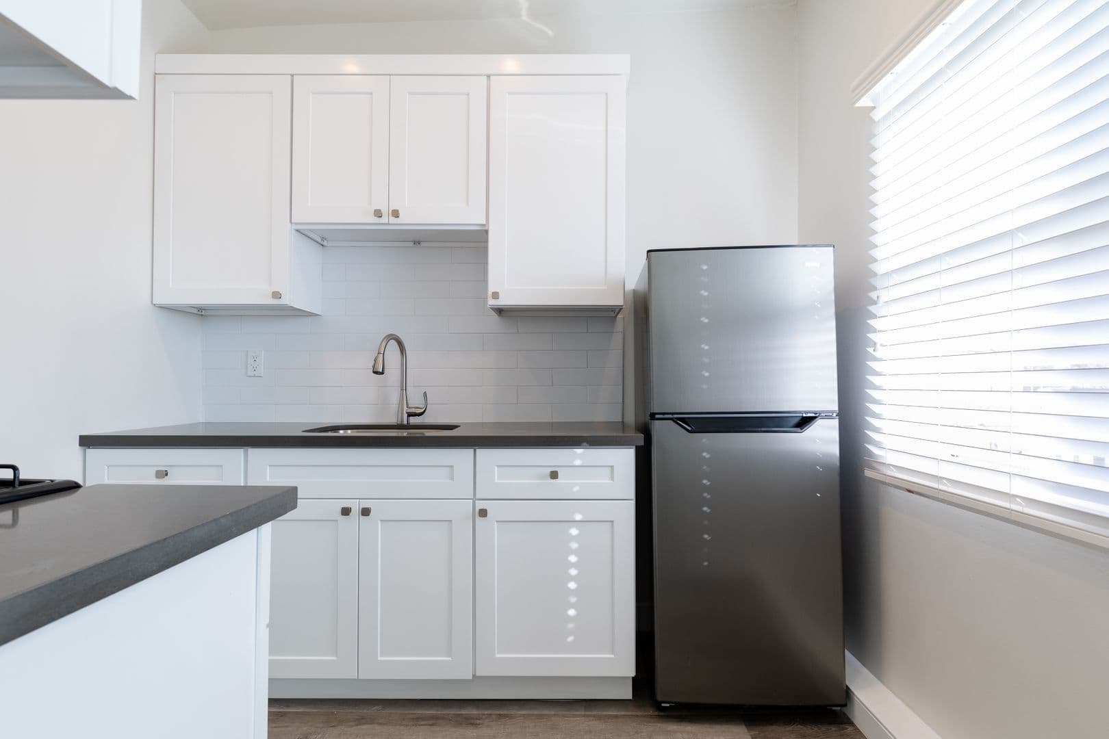 Los Angeles Apartment: 200 S Kenmore Ave