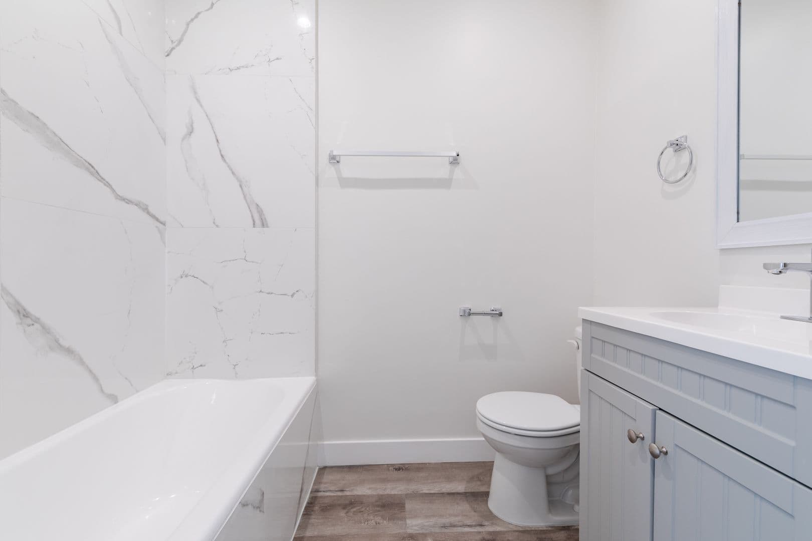 Los Angeles Apartment: 200 S Kenmore Ave