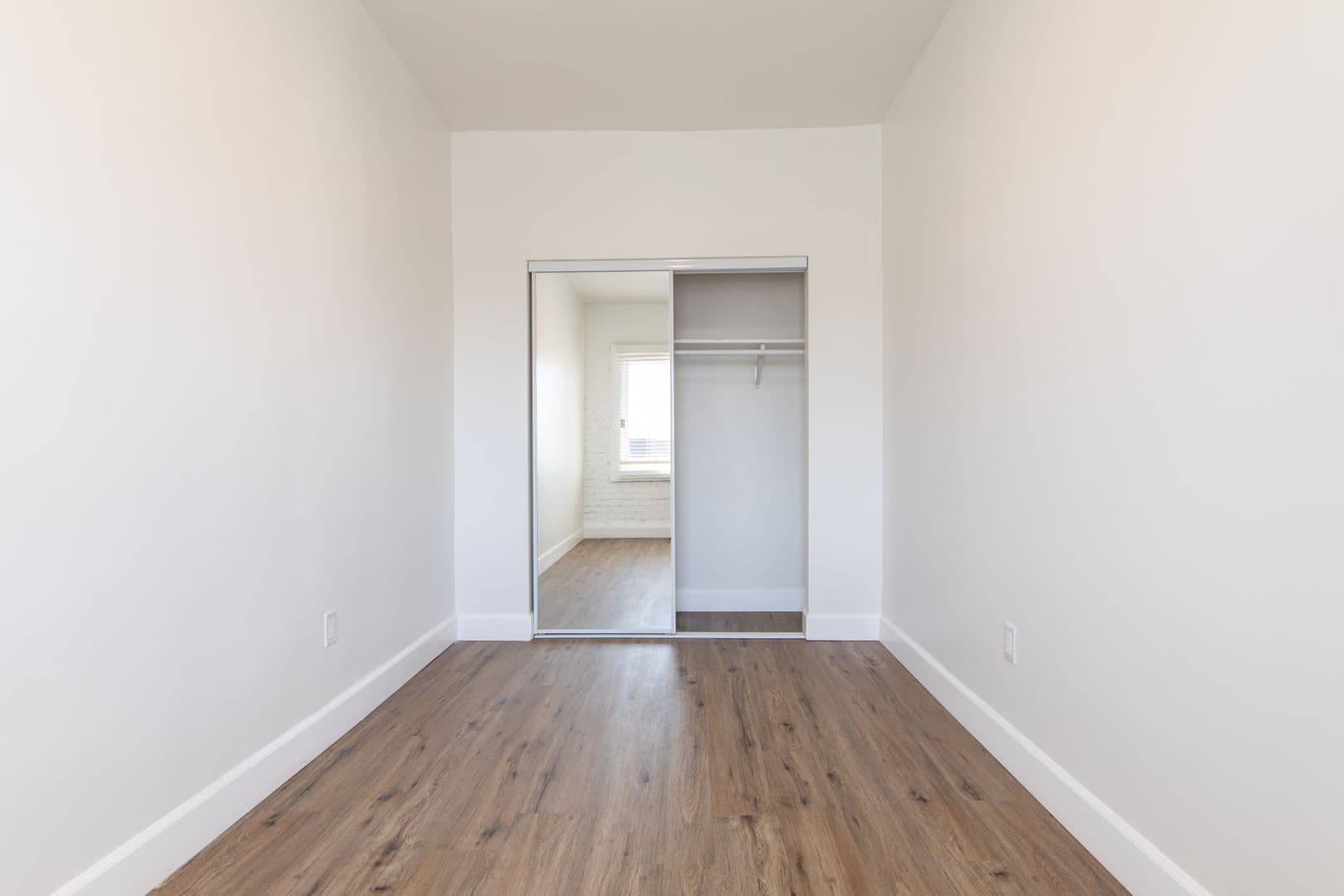 Los Angeles Apartment: 260 S Mariposa
