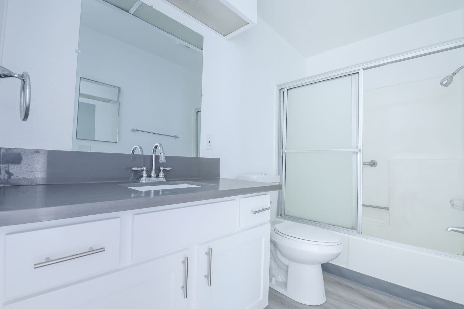 Los Angeles Apartment: 300 W Ave. 37