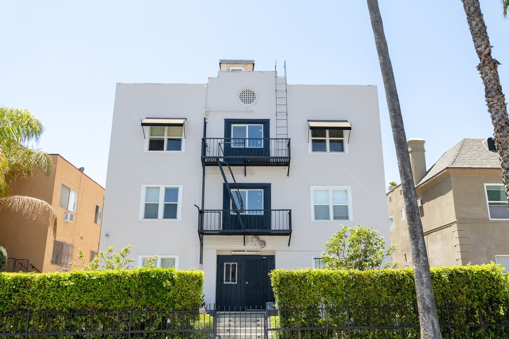 Los Angeles Apartment: 915 S Kenmore Ave
