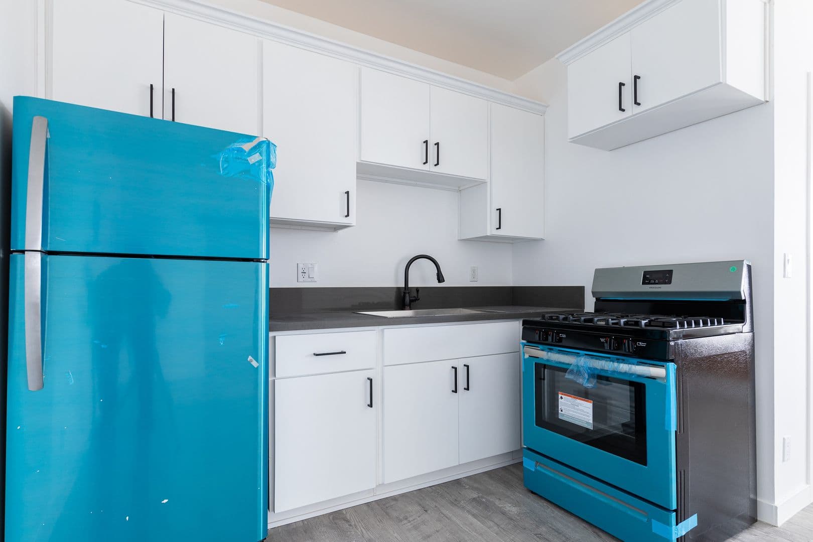 Los Angeles Apartment: 207 N Oxford Ave.