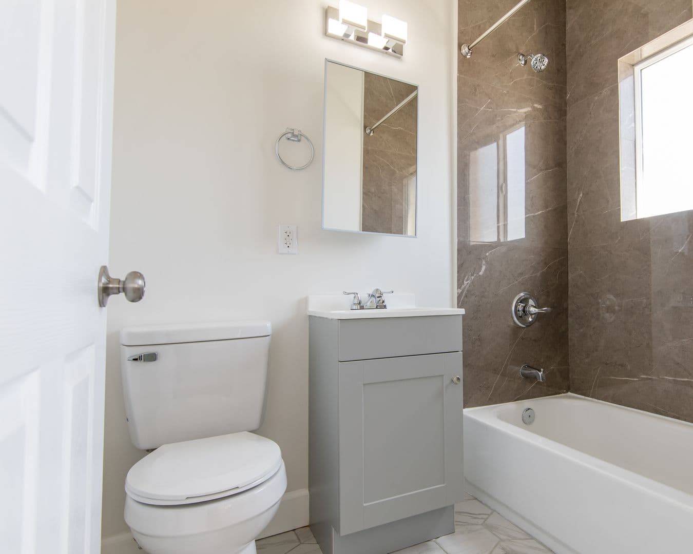 Los Angeles Apartment: 260 S Mariposa