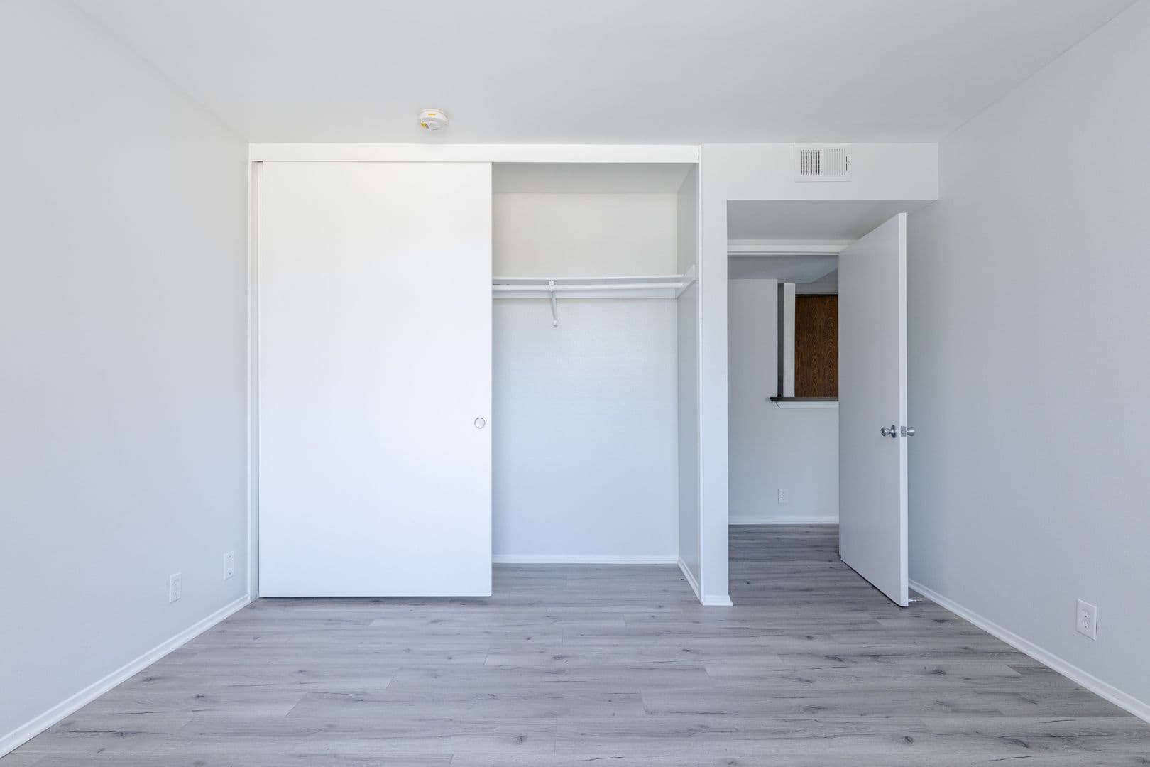 Los Angeles Apartment: 300 W Ave. 37