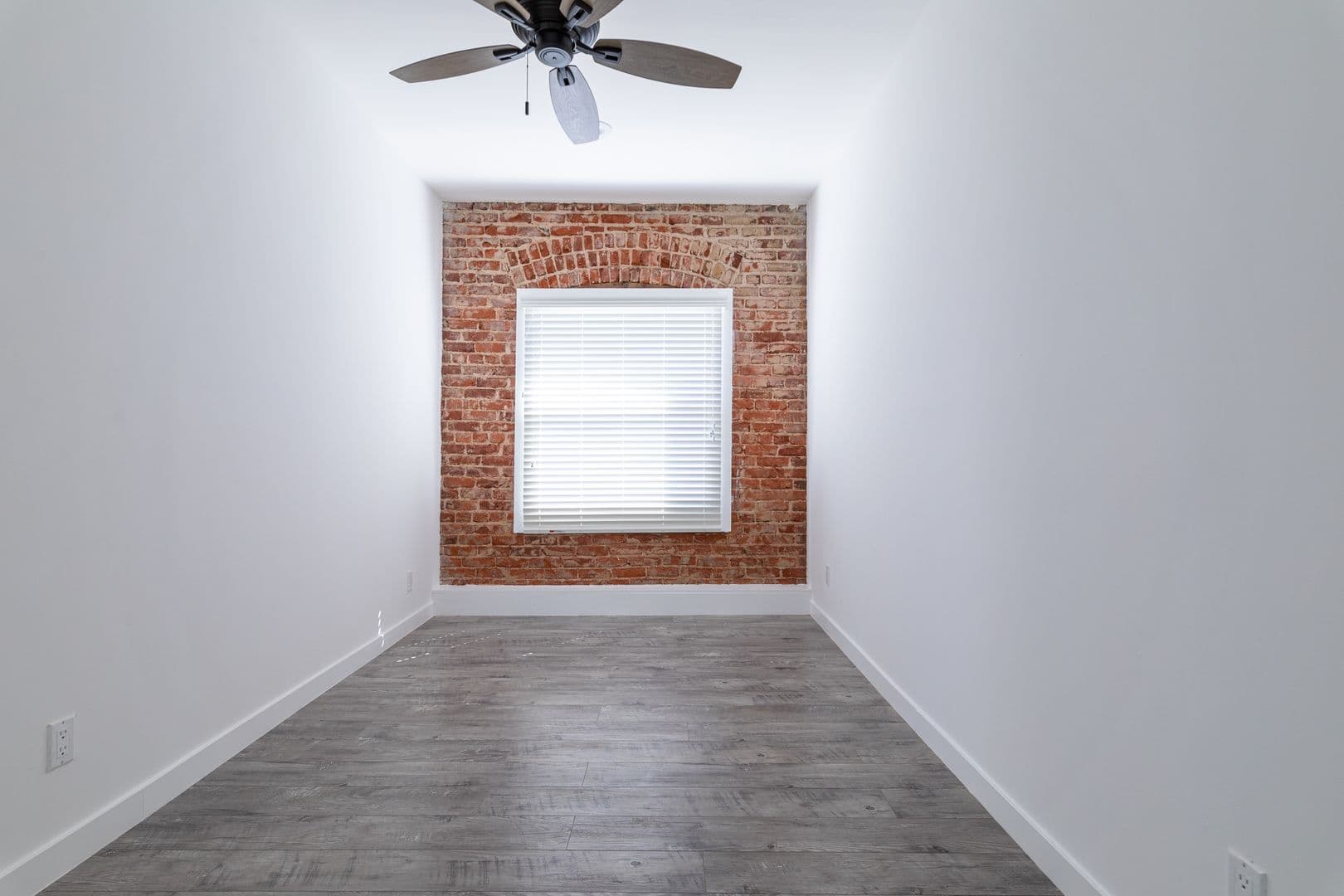 Los Angeles Apartment: 207 N Oxford Ave.