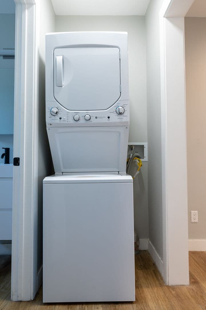 Los Angeles Apartment: 5635 Monte Vista St.