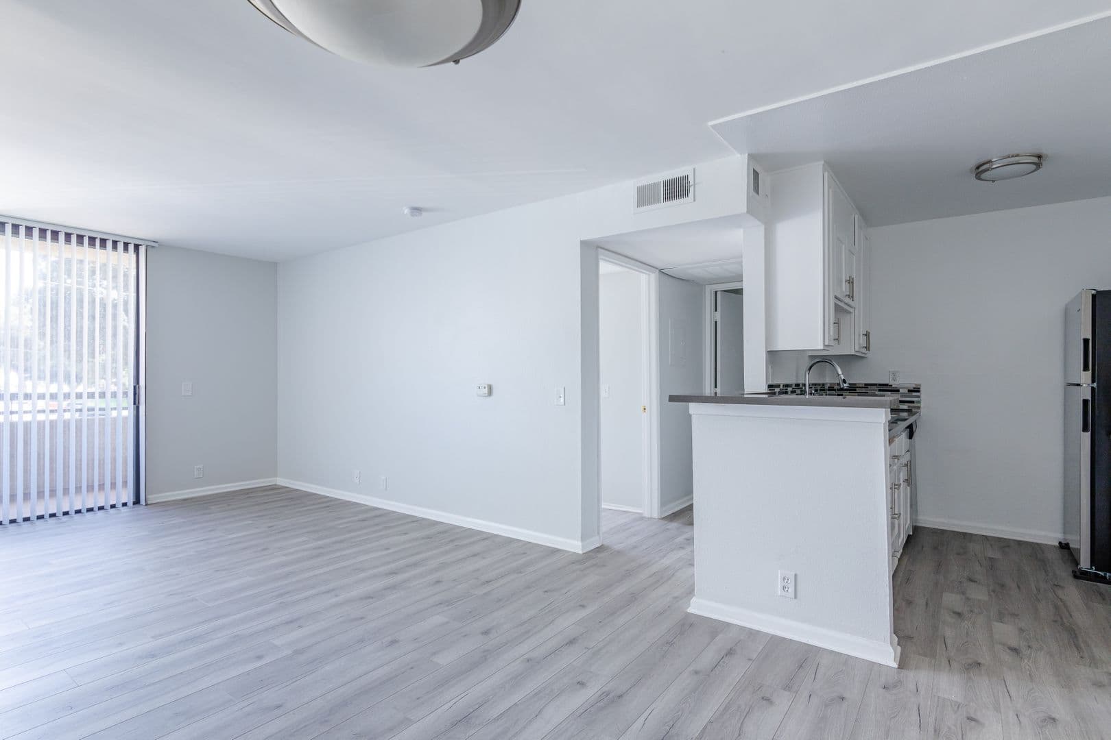 Los Angeles Apartment: 300 W Ave. 37